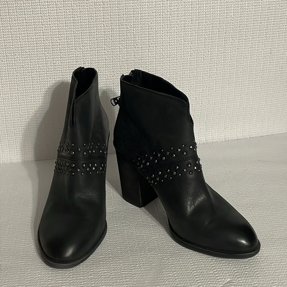 Lucky 🍀 brand, booties. Size 8M